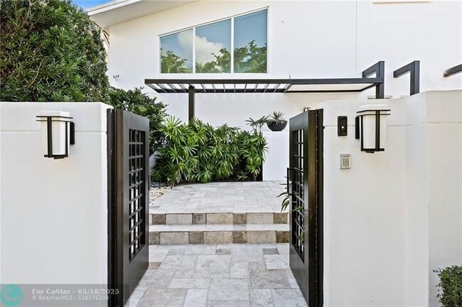 Building Photo - 2416 Bayview Dr