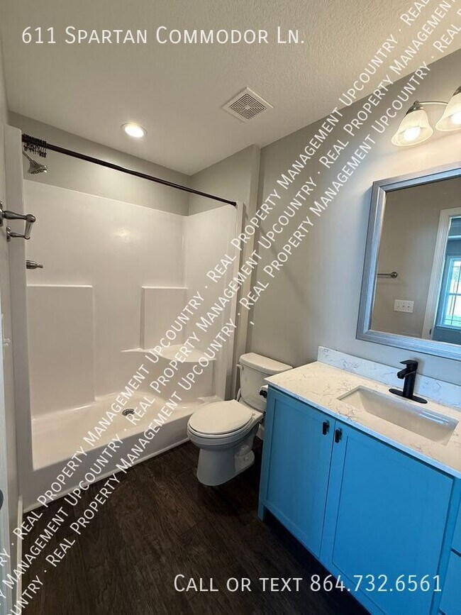 Building Photo - 611 Spartan Commodor Ln