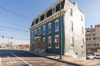 Building Photo - 204 Summit Ave