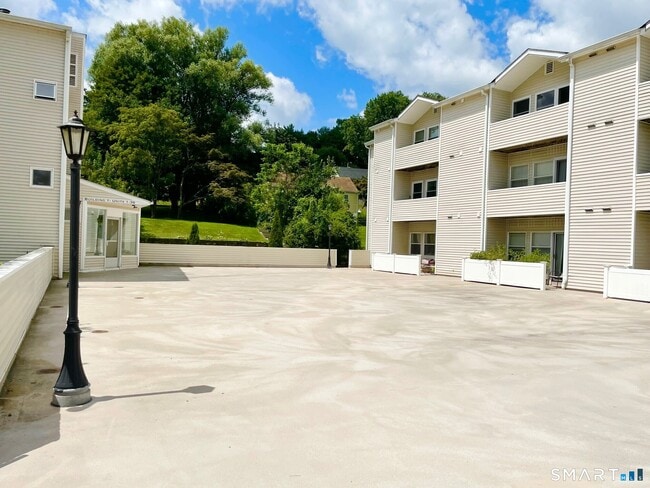 Building Photo - 163 South St