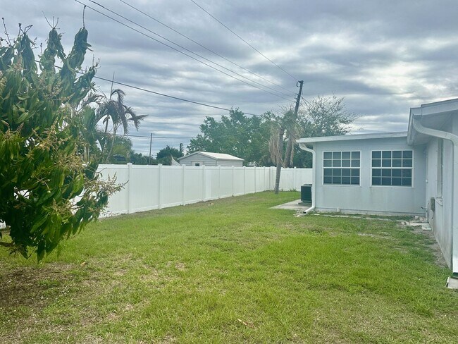 Building Photo - Charming 3 bedroom single family home for rent annually