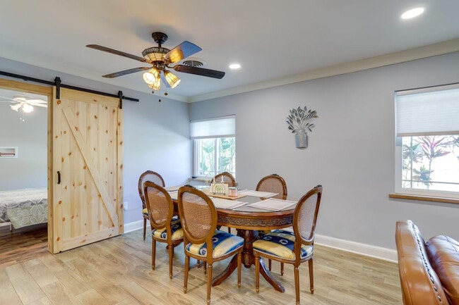 Building Photo - 12 S Arcturas Ave