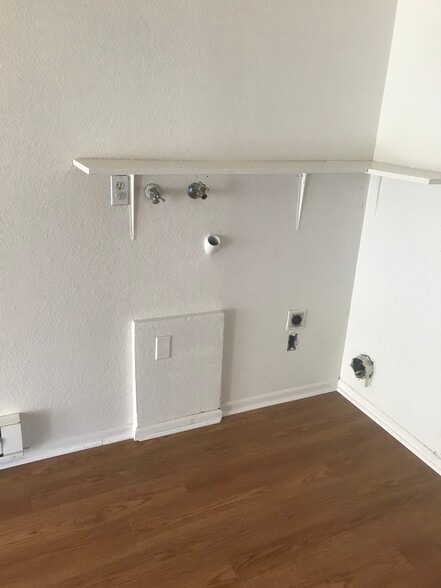 Washer dryer hook up - 630 Chestnut St