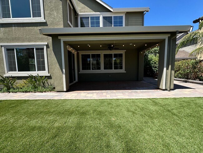 Building Photo - Stunning 4 Bedroom, 3 Bath Mountain House Home