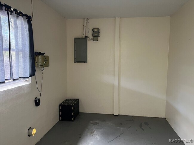 Building Photo - 302 S Jackson St