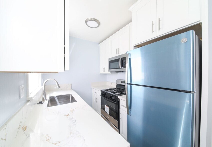 Building Photo - 1109 Loma Ave