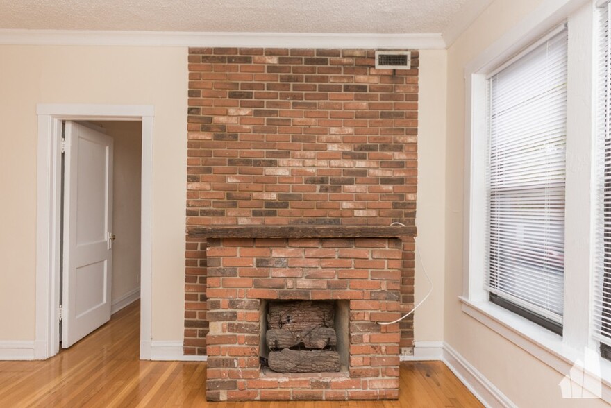 Building Photo - 3519 N Racine Ave