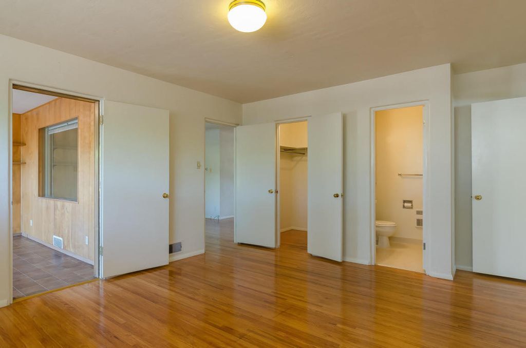 Building Photo - 3600 Calle del Sol NE