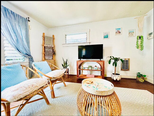 Building Photo - Coastal Charm in the Heart of Encinitas – 2 Bed, 1 Bath Avail 12/1