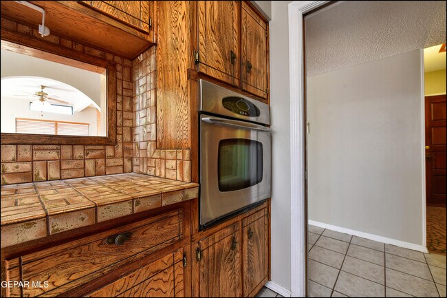 Building Photo - 5108 Paris Ave