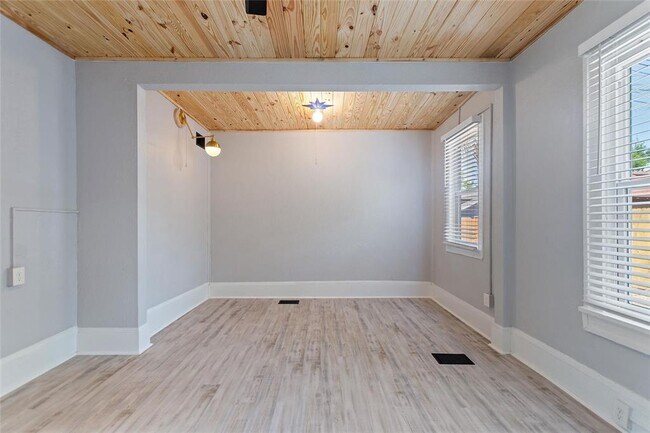 Building Photo - 7401 1st Ave N