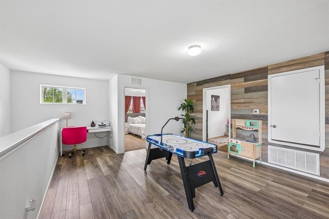 Building Photo - 216 La Dera Dr