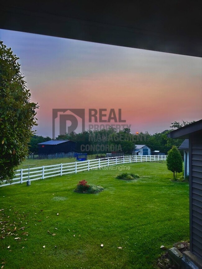 Building Photo - 1246 S Russell St