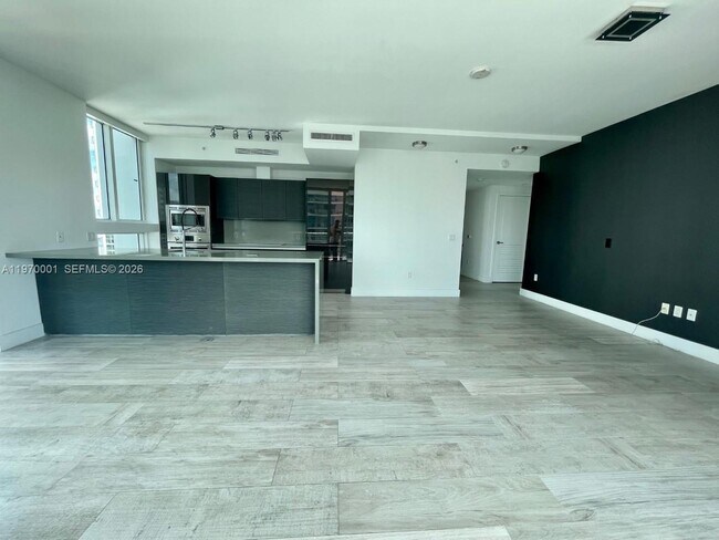 Building Photo - 1080 Brickell Ave