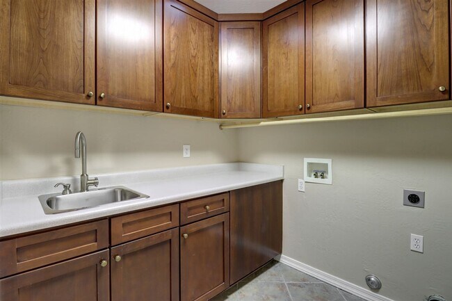 Building Photo - Rent this beautiful 2 Bedroom 2 Bath in The Cottages at Prescott Lakes!