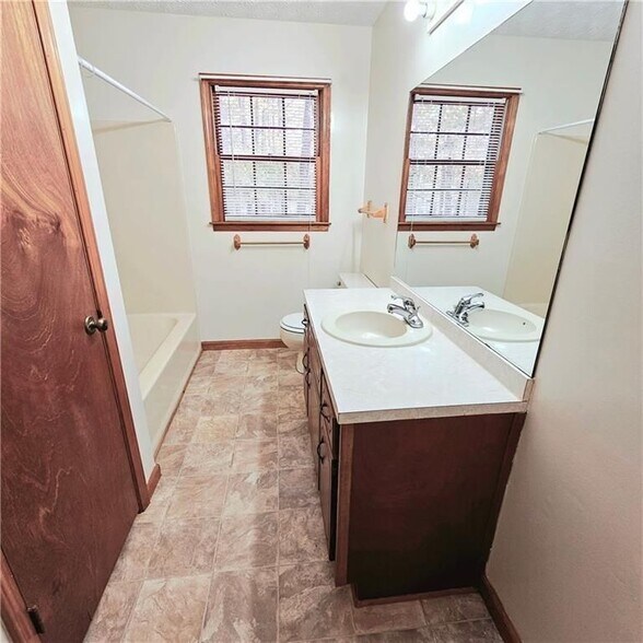 Building Photo - 1955 Morgan Trce