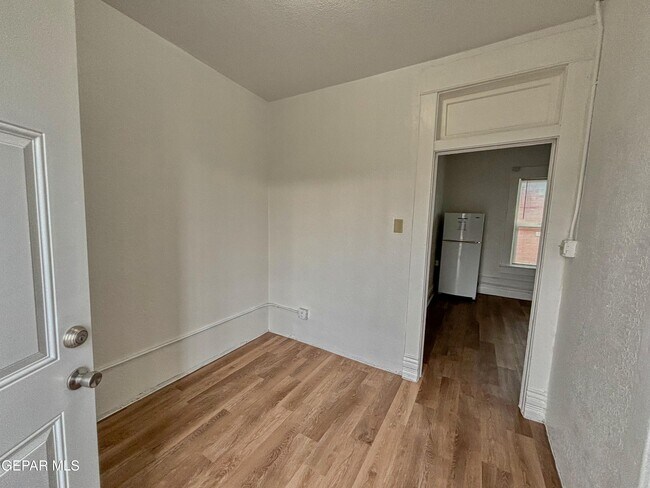 Building Photo - 1114 E Rio Grande Ave