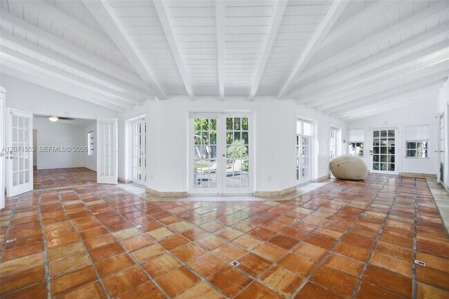 Building Photo - 2300 S Miami Ave