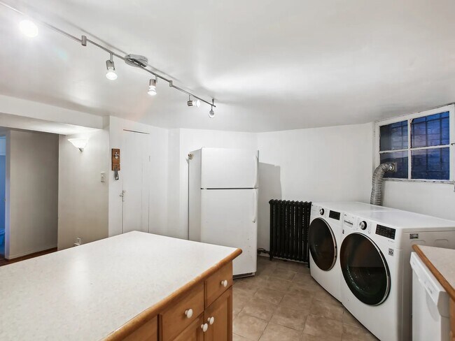 Building Photo - 2609 11th St NW