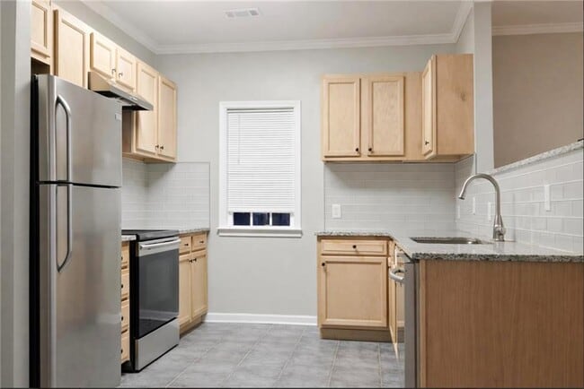 Building Photo - 218 Barfield Ave SW