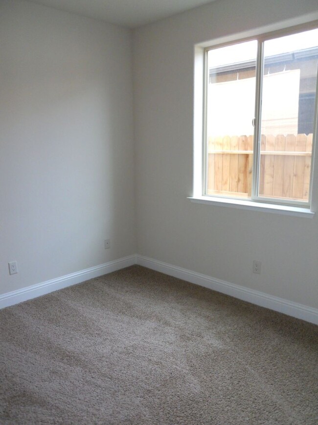 Building Photo - Granville Built 3 Bedroom for Rent in Copp...