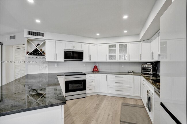 Building Photo - 1340 S Ocean Blvd