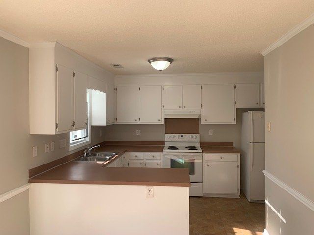 Building Photo - 1205 Cross Creek Cir