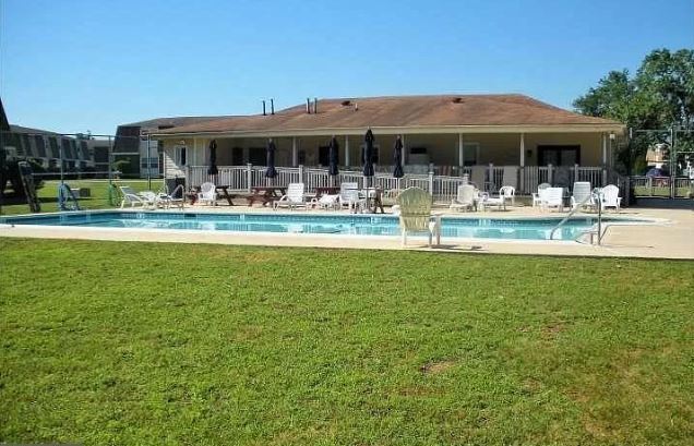 Community Pool - 3 Florence Tollgate Plz