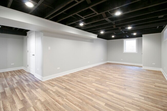 Building Photo - 605 N Wille St