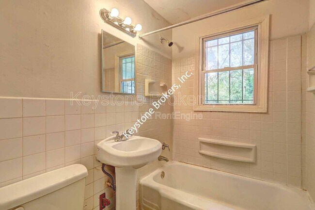 Building Photo - 4571 Shadow Lawn Dr