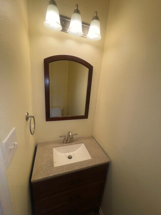 Building Photo - 2108 Northridge Dr
