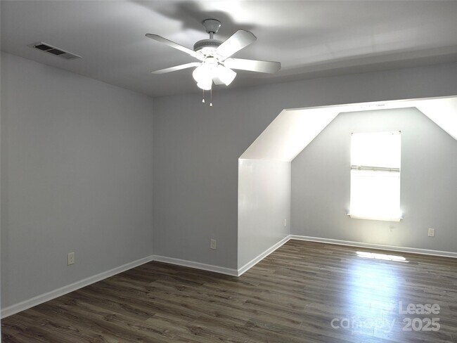 Building Photo - 3627 Pauline Ln