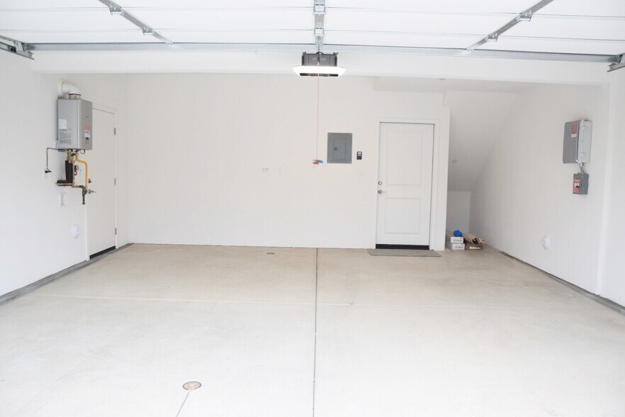 Building Photo - 1630 Saratoga Ln