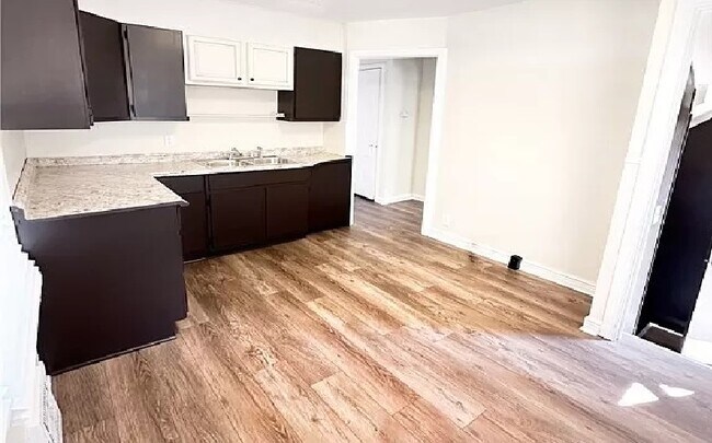 Building Photo - 4016 Victory Blvd