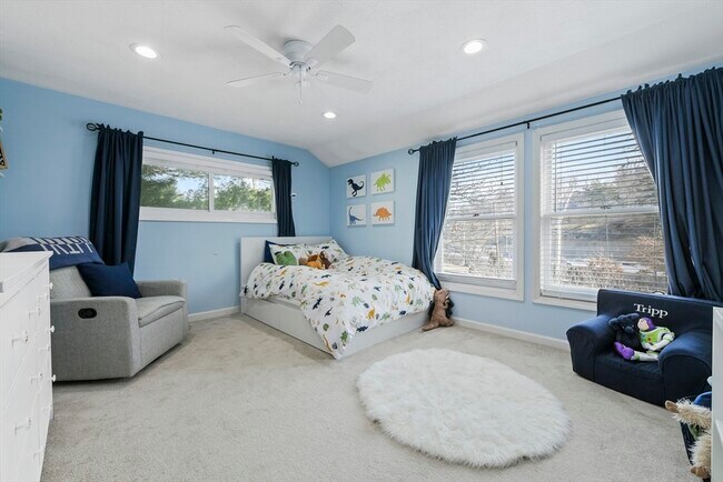 Building Photo - 1045 Washington St