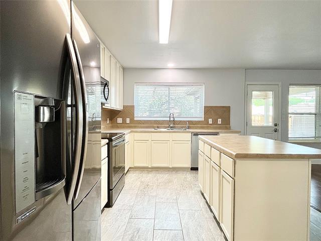 Building Photo - 3913 Plymouth Dr