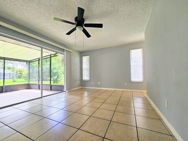 Building Photo - Beautifully Maintained 3-Bedroom Home with...