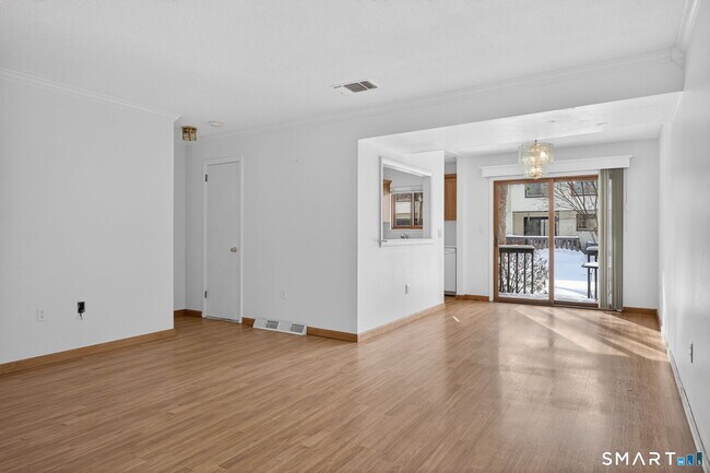 Building Photo - 155 Cottonwood Rd