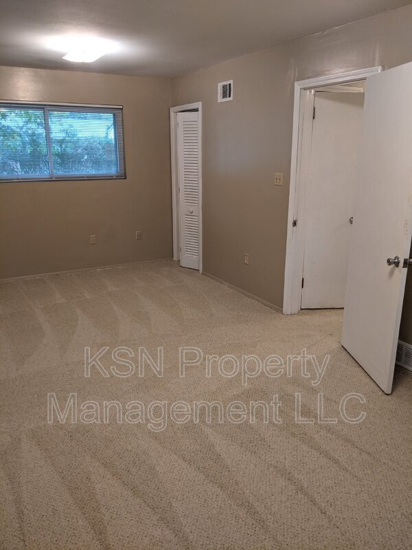 Building Photo - 412 Barnhill Dr