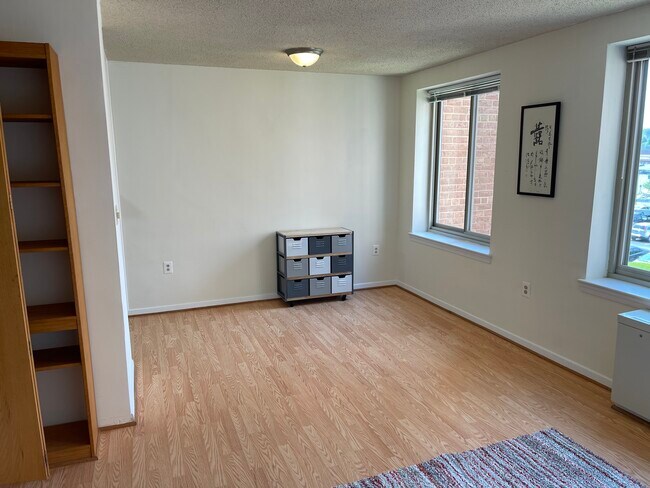 Studio - 3000 Spout Run Pkwy