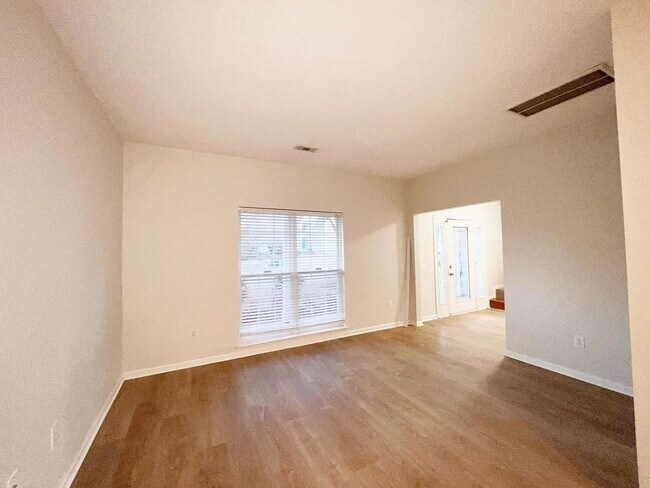 Building Photo - 19 Glencove Ct