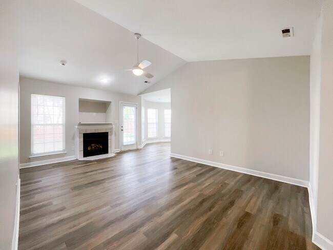 Building Photo - 7305 Rosehall Dr