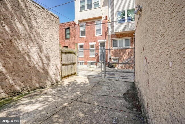 Building Photo - 1208 Webster St