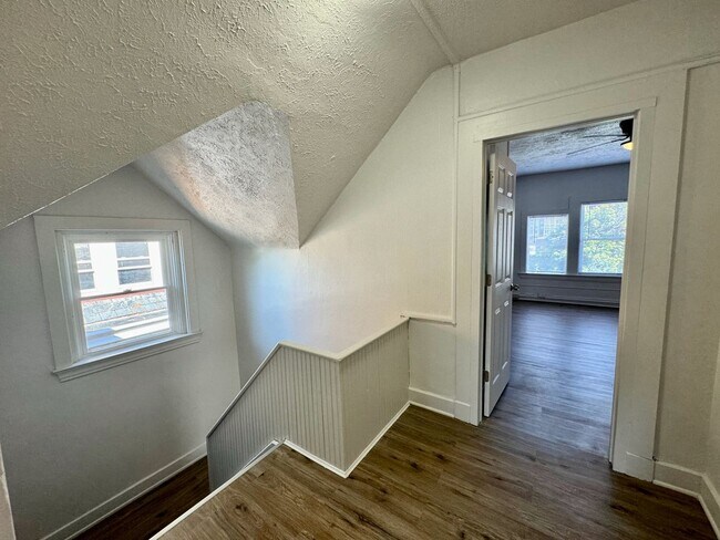 Building Photo - 301 W McMillan St