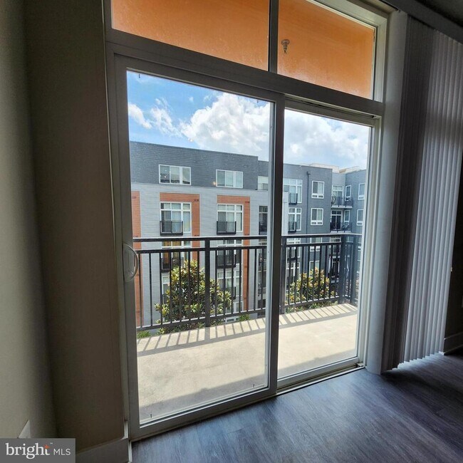 Building Photo - 145 Riverhaven Dr