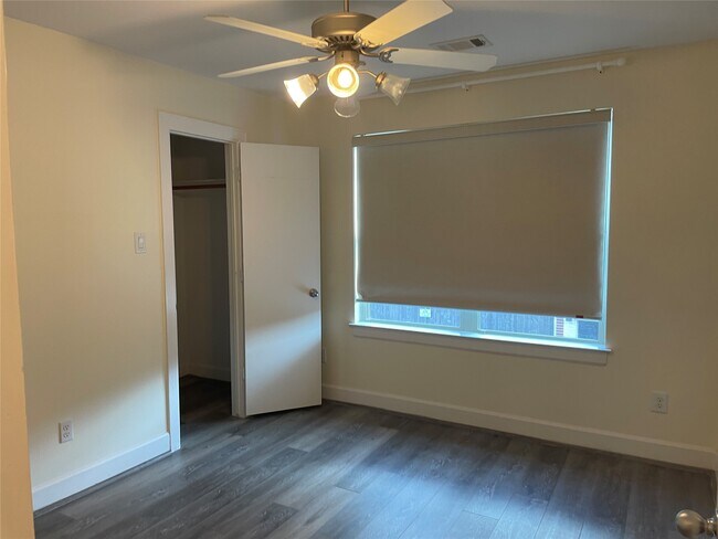 Building Photo - 3704 Main Aspen Dr