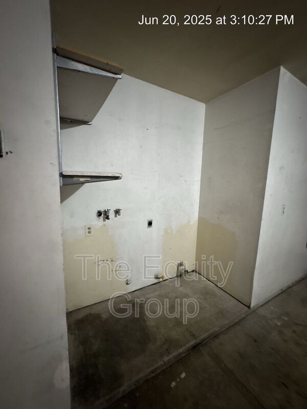 Building Photo - 4430 W Cypress Ave