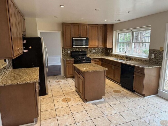 Building Photo - 875 Eagle Creek Dr NW