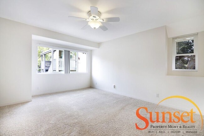 Building Photo - 8561 Villa La Jolla Dr