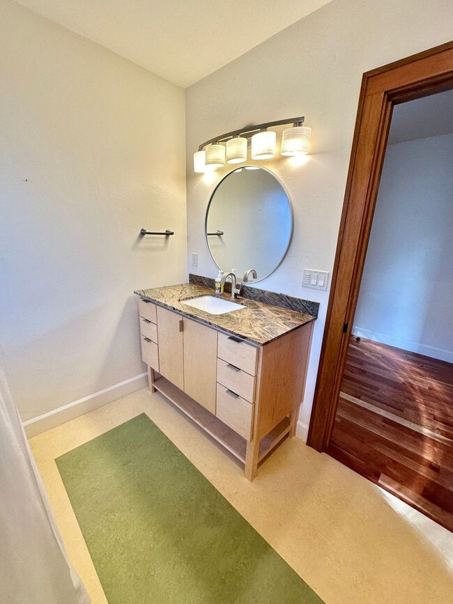 Building Photo - 3 Bedroom 2 Bath House